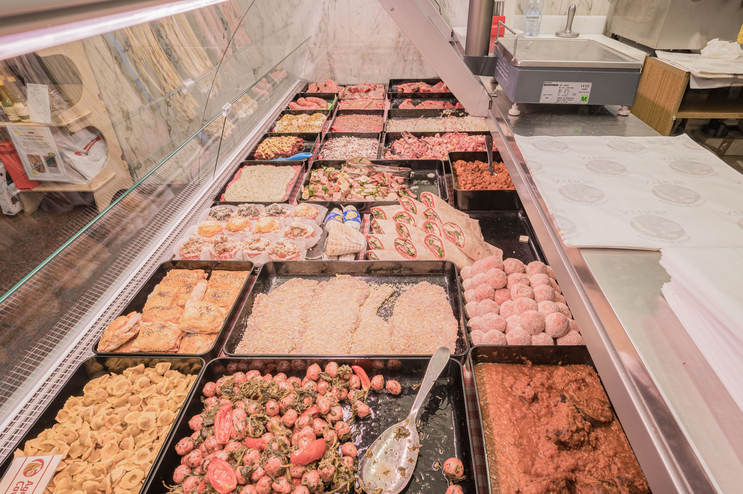 Il banco e la selezione della Macelleria Equina Athos